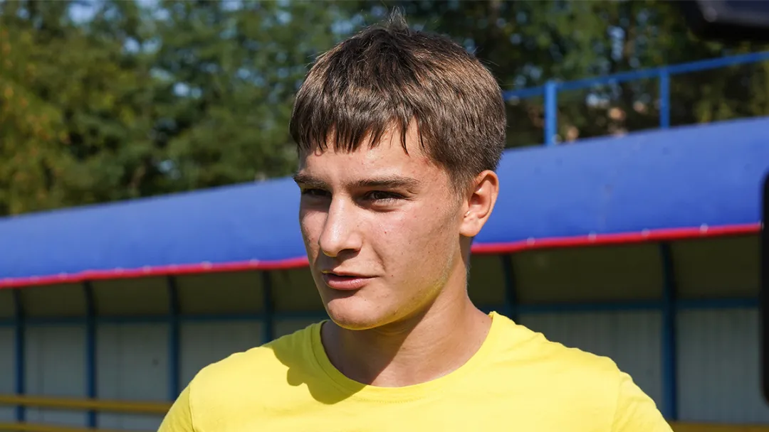 ? Данило Гончарук: «Вдома завжди приємніше грати, особливо з такою фантастичною підтримкою»  Перед поєдинком 9-го туру Першої ліги, в якому «Буковина» після двотижневої паузи без матчів у рідних стінах прийматиме «Минай», крайній півзахисник «жовто-чорних» Данило Гончарук в інтерв’ю клубній пресслужбі (https://bukfc.com/news/danylo-honcharuk-vdoma-zavzhdy-pryyemnishe-hraty-osoblyvo-z-takoyu-fantastychnoyu-pidtrymkoyu) поділився очікуваннями від прийдешньої зустрічі з закарпатським клубом, а також розповів,